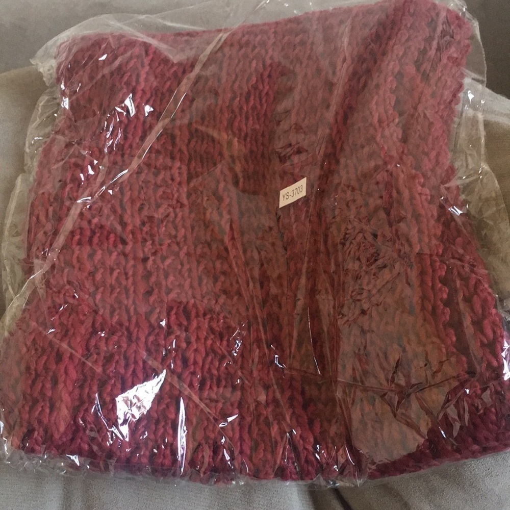 Chunky Tassel Raspberry Red Scarf - Picture 4 of 6